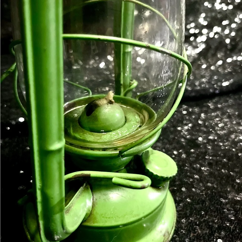 Antique Green Metaloglobus No. 107 kerosene oil lamp